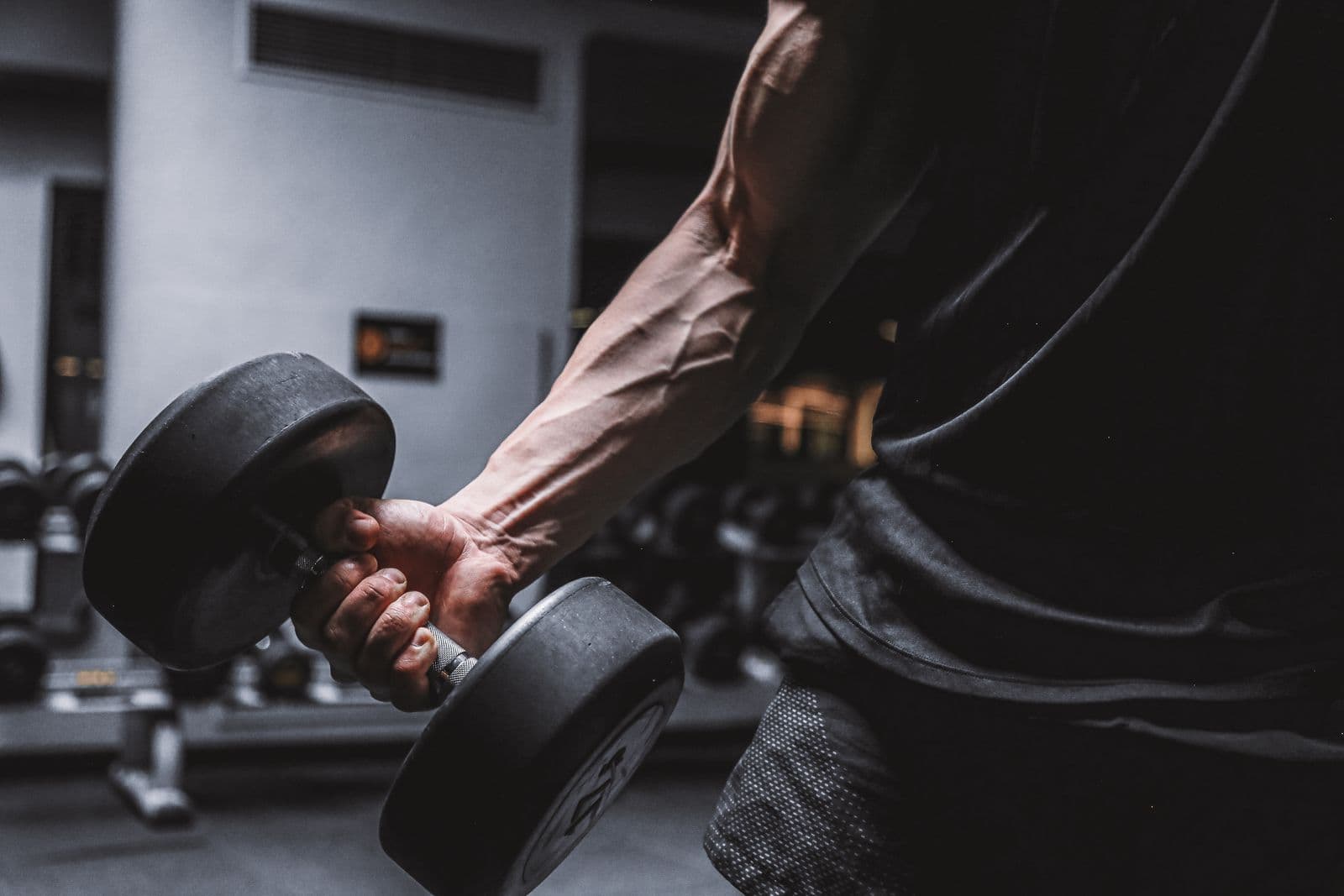 Tennis Elbow or Golfer's Elbow? A 5-Minute Self-Test for Desk Workers Who Lift
