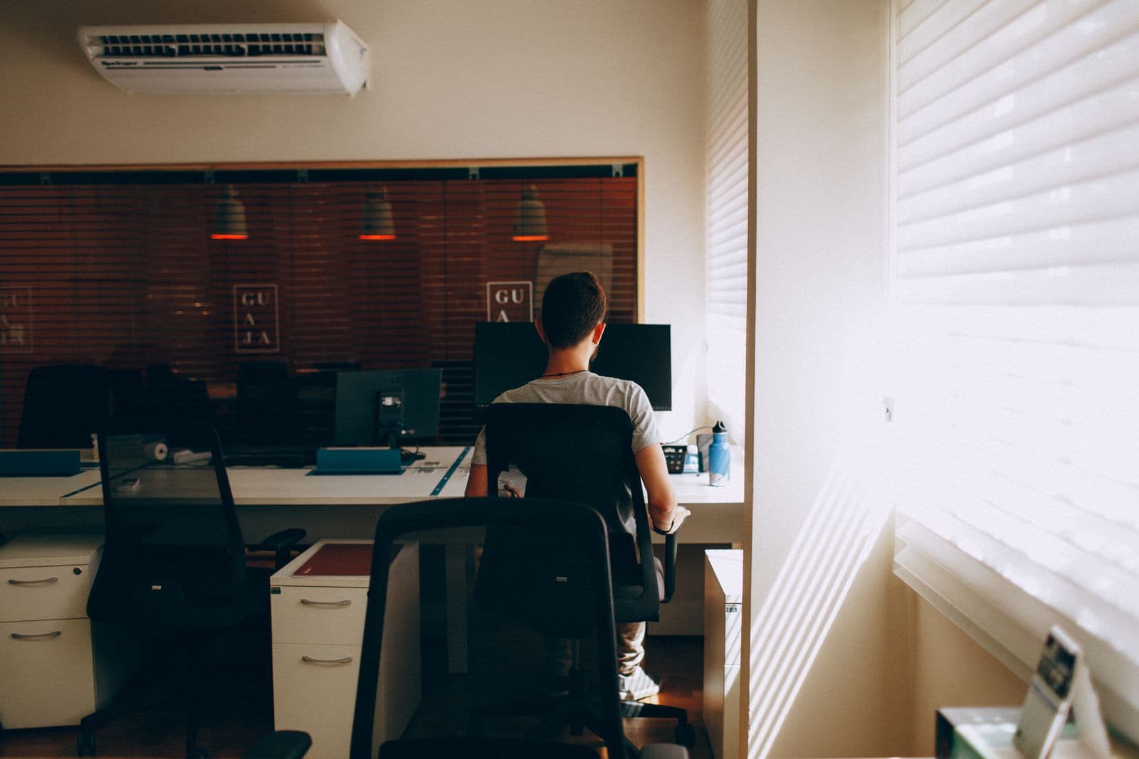 Buttock pain when sitting? At-home tests to tell a hamstring tendon from a trapped nerve