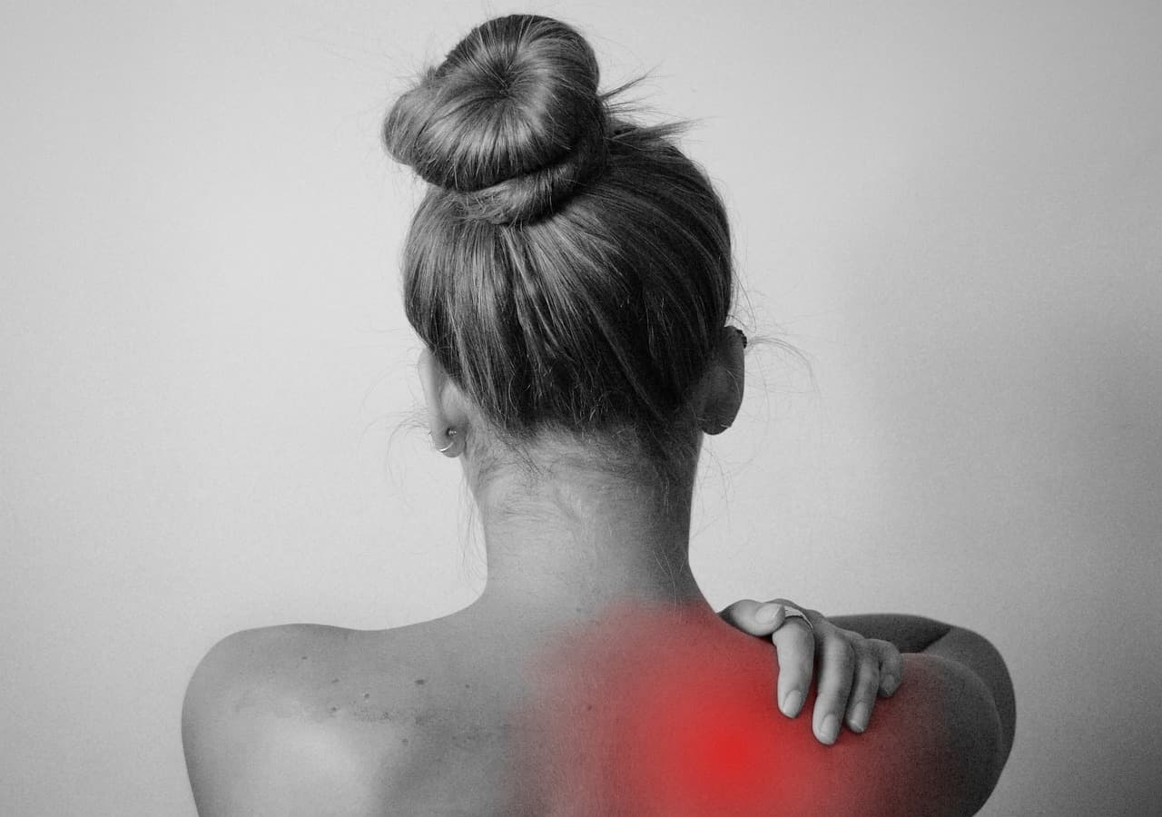 Shoulder impingement for desk workers: 3 self-checks and what each one means